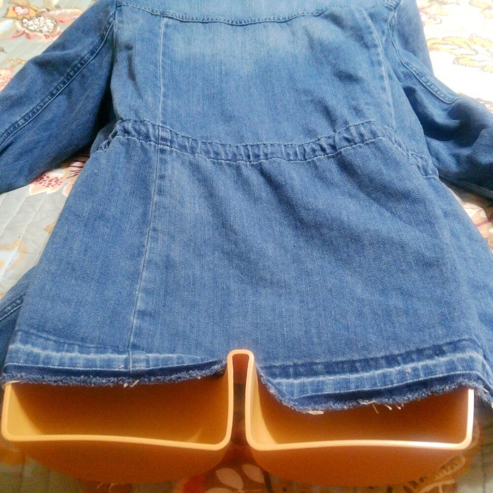 J JILL DENIM MED PETITE JACKET WITH HIDDEN DRAWSTRING - Picture 4 of 6